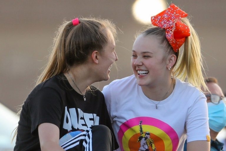 JoJo Siwa Marks 6th Month Anniversary With Her Beloved Girlfriend